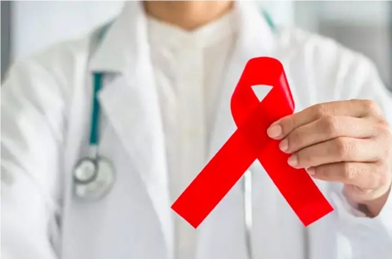 Perbedaan, Gejala, dan Pengobatan HIV dan AIDS